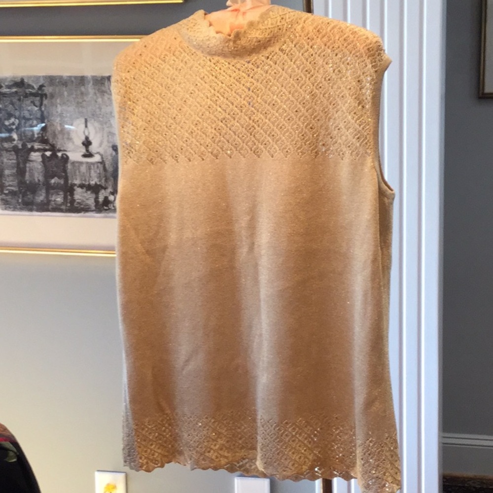 St. John ‘s top